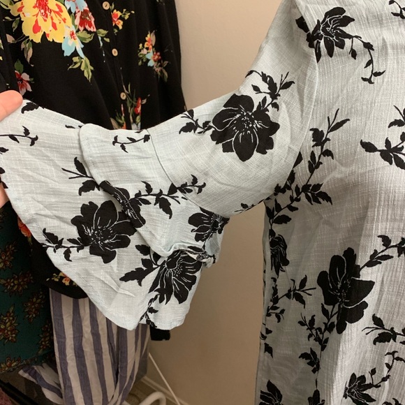 Floral top - Picture 2 of 5